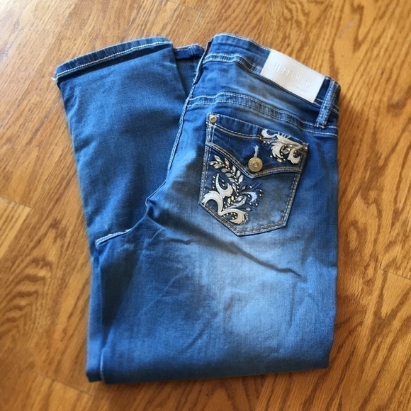 NWT Hydraulic “nolita” midrise curvy Capri - Picture 3 of 8